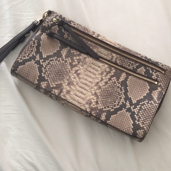 Coach Handbags - Coach clutch